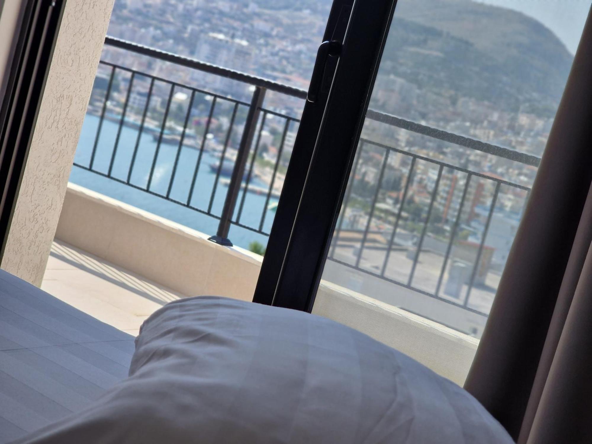 Joanna Suites Sarande Bilik gambar