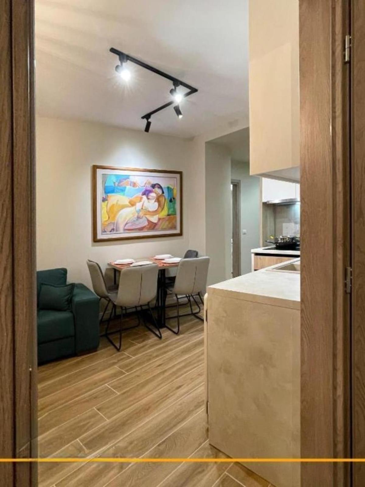 Joanna Suites Sarande Luaran gambar
