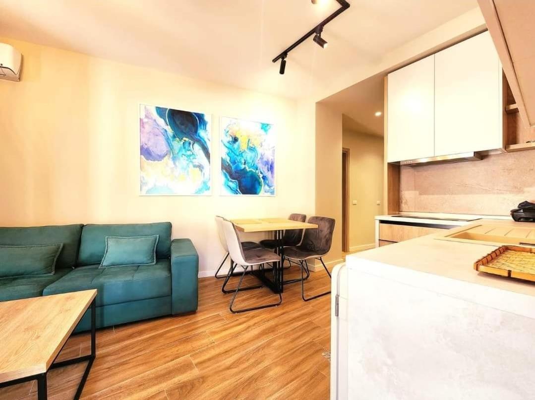 Joanna Suites Sarande Luaran gambar