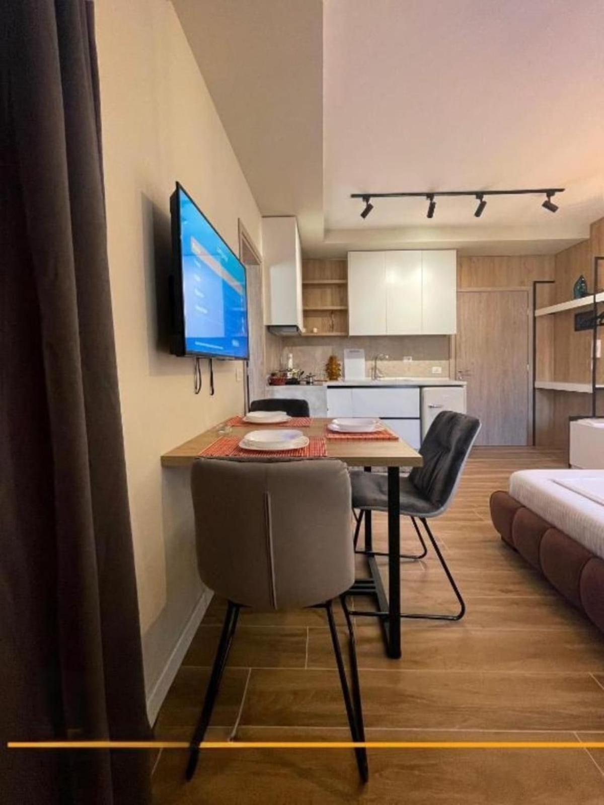 Joanna Suites Sarande Luaran gambar