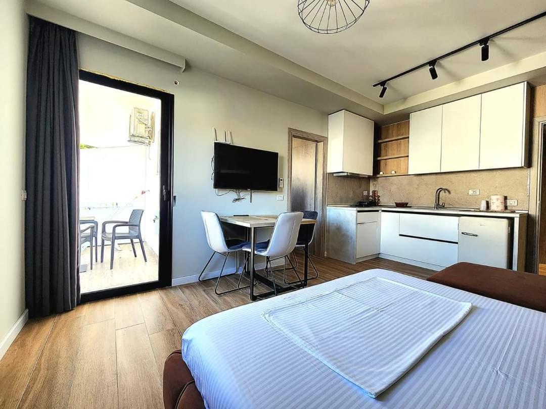 Joanna Suites Sarande Luaran gambar